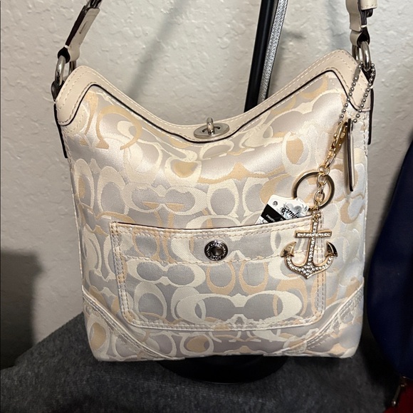 Coach Handbags - Coach *Vintage* Chelsea Optic Signature Shoulder Bag NWOT 🦄 RARE 🦄 Hobo